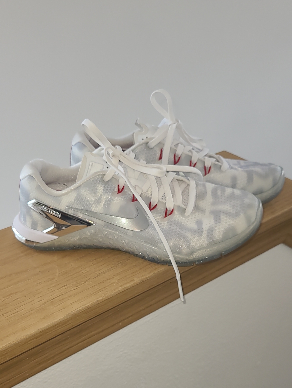 Nike Women's Metcon 4 Premium Training Shoes with Red Accents